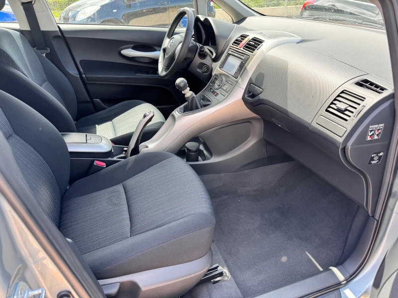 Toyota Auris 1.4d4d terra, снимка 13 - Автомобили и джипове - 53094361