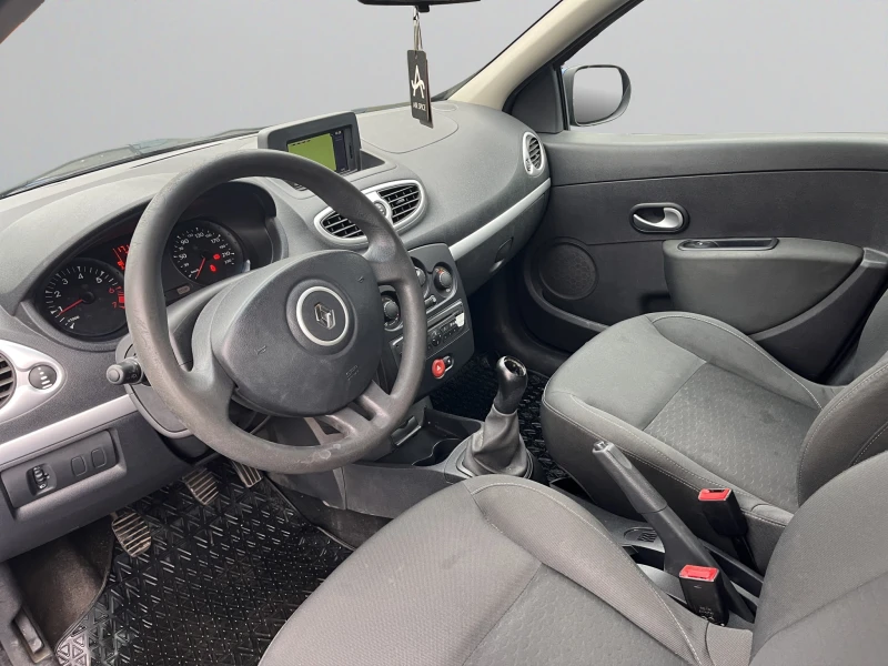 Renault Clio, снимка 7 - Автомобили и джипове - 53533786