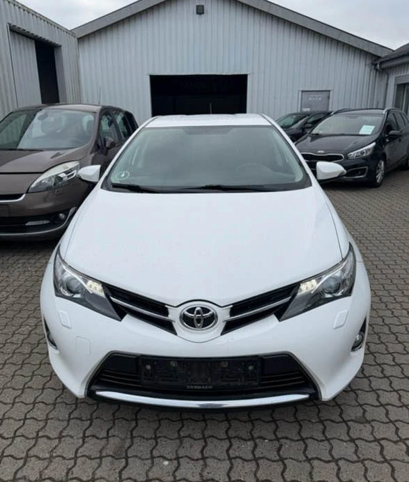 Toyota Auris 1.6 бензин ТОП! Очакван внос! , снимка 2 - Автомобили и джипове - 54064757