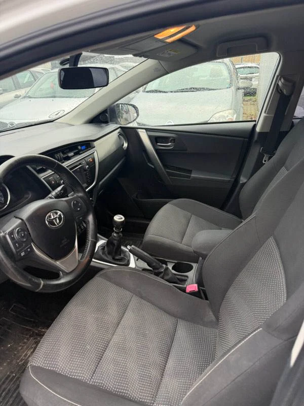 Toyota Auris 1.6 бензин ТОП! Очакван внос! , снимка 6 - Автомобили и джипове - 54064757