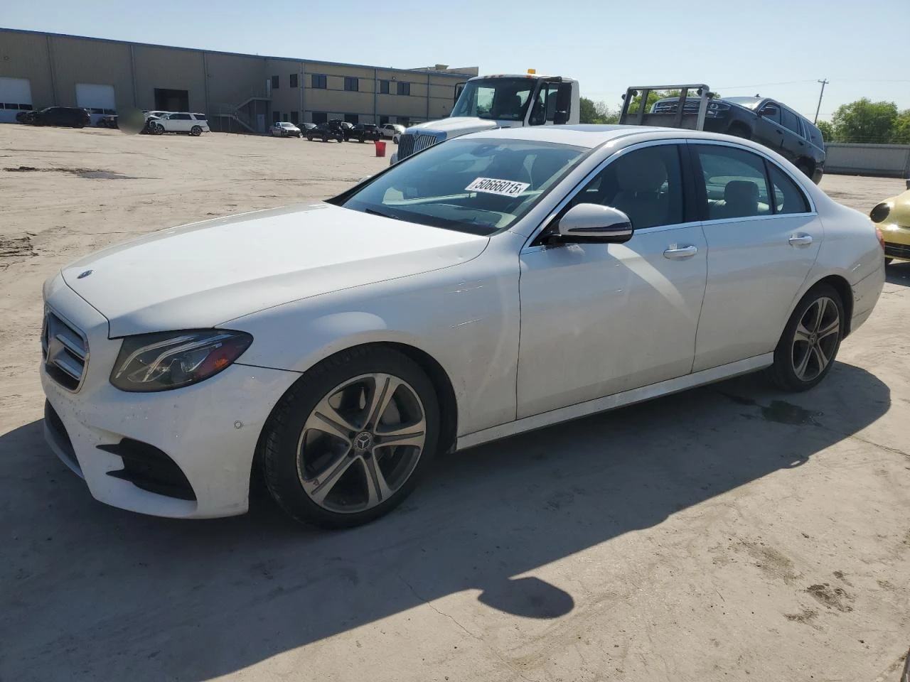 Mercedes-Benz E 300 9G TRONIC/ТОП/КЛИП НА МОТОРА - изображение 3