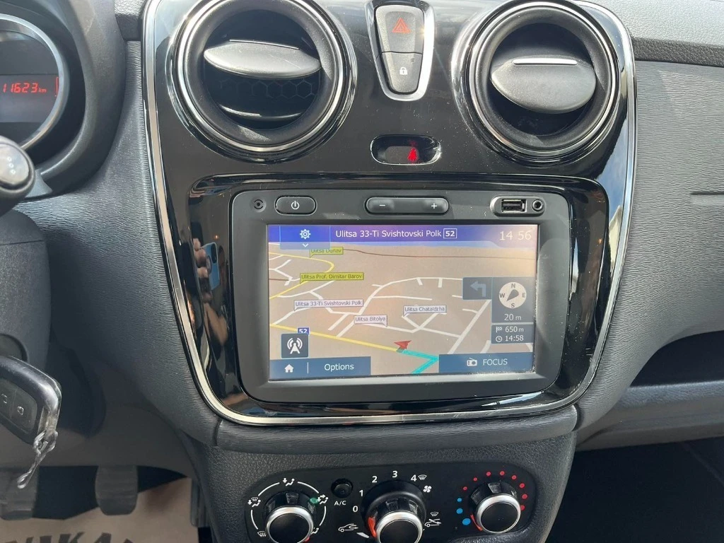 Dacia Lodgy 1.2 Stepway Е-6, снимка 8 - Автомобили и джипове - 54284338