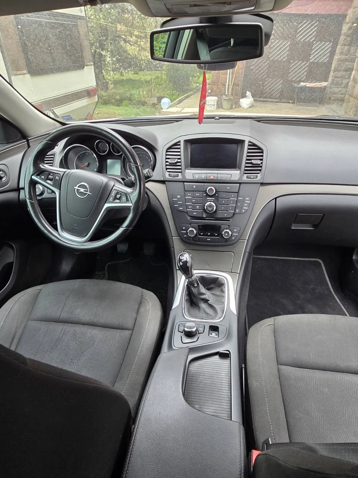 Opel Insignia Комби, снимка 8 - Автомобили и джипове - 54910219