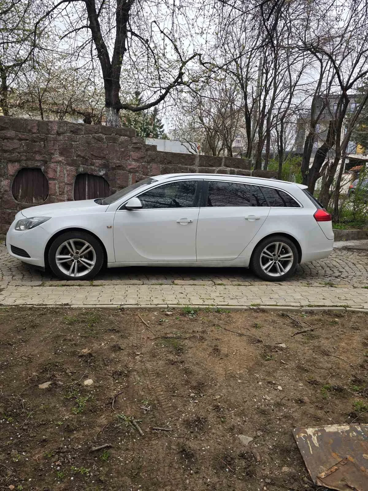 Opel Insignia Комби, снимка 5 - Автомобили и джипове - 54910219