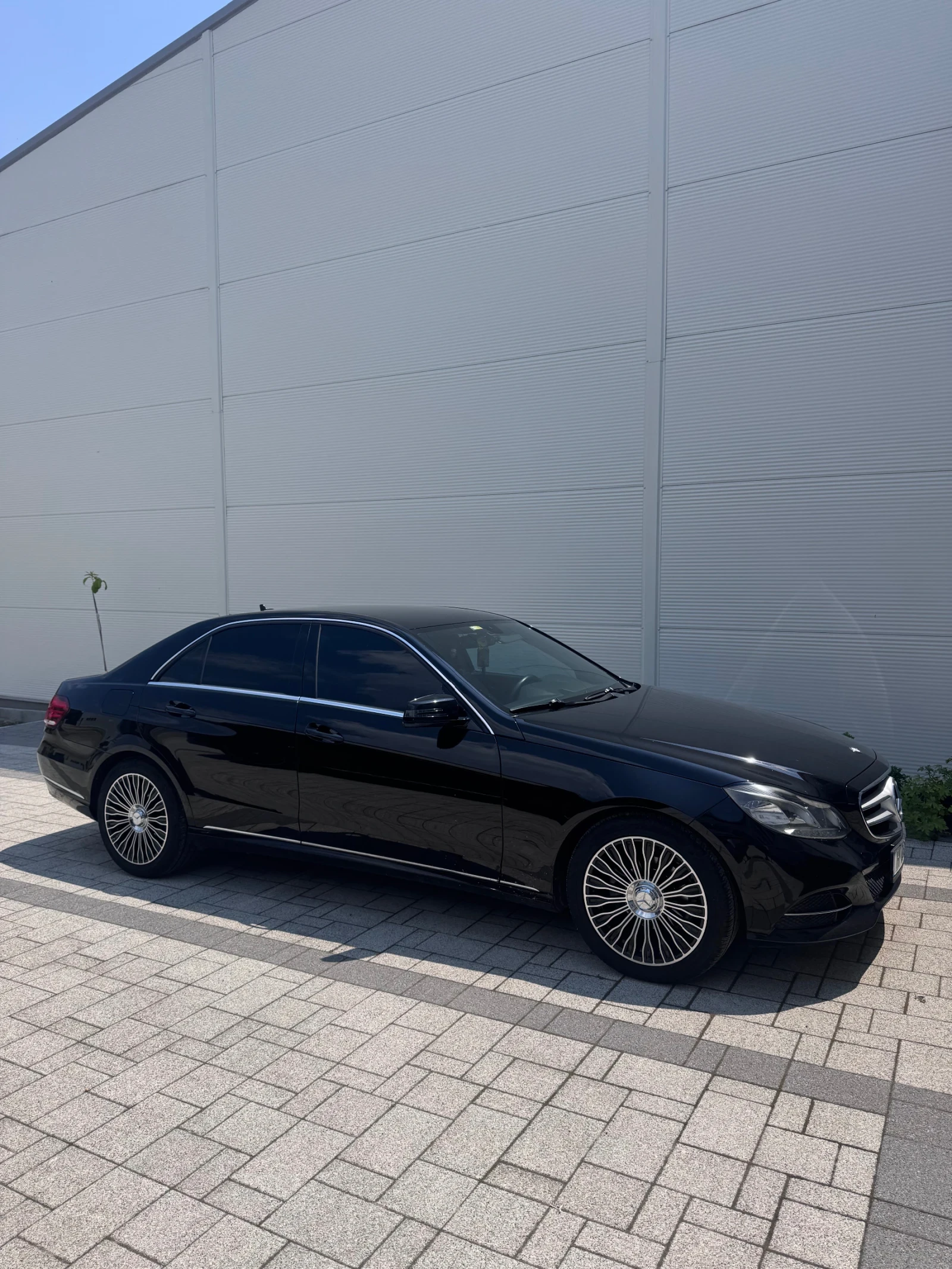 Mercedes-Benz E 200, снимка 2 - Автомобили и джипове - 55144164