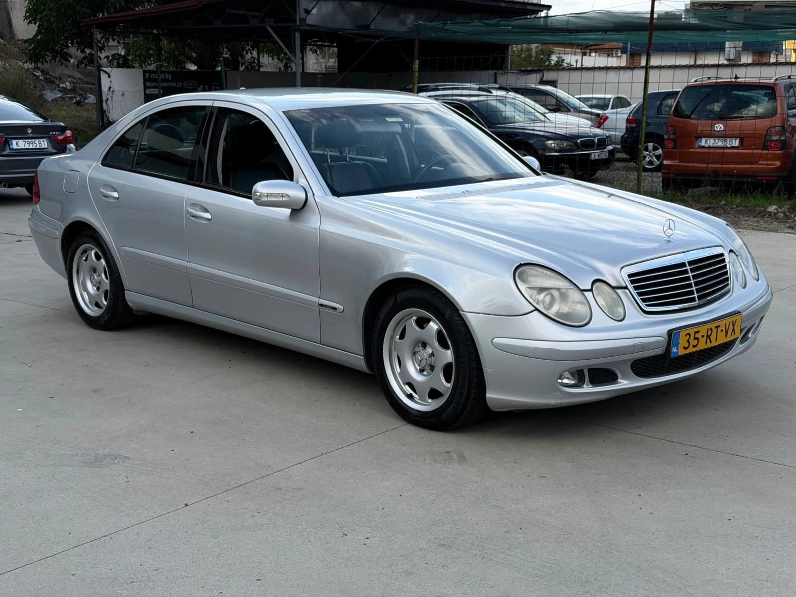 Mercedes-Benz E 220 Автоматик/Кожа/Климатроник, снимка 8 - Автомобили и джипове - 55290638