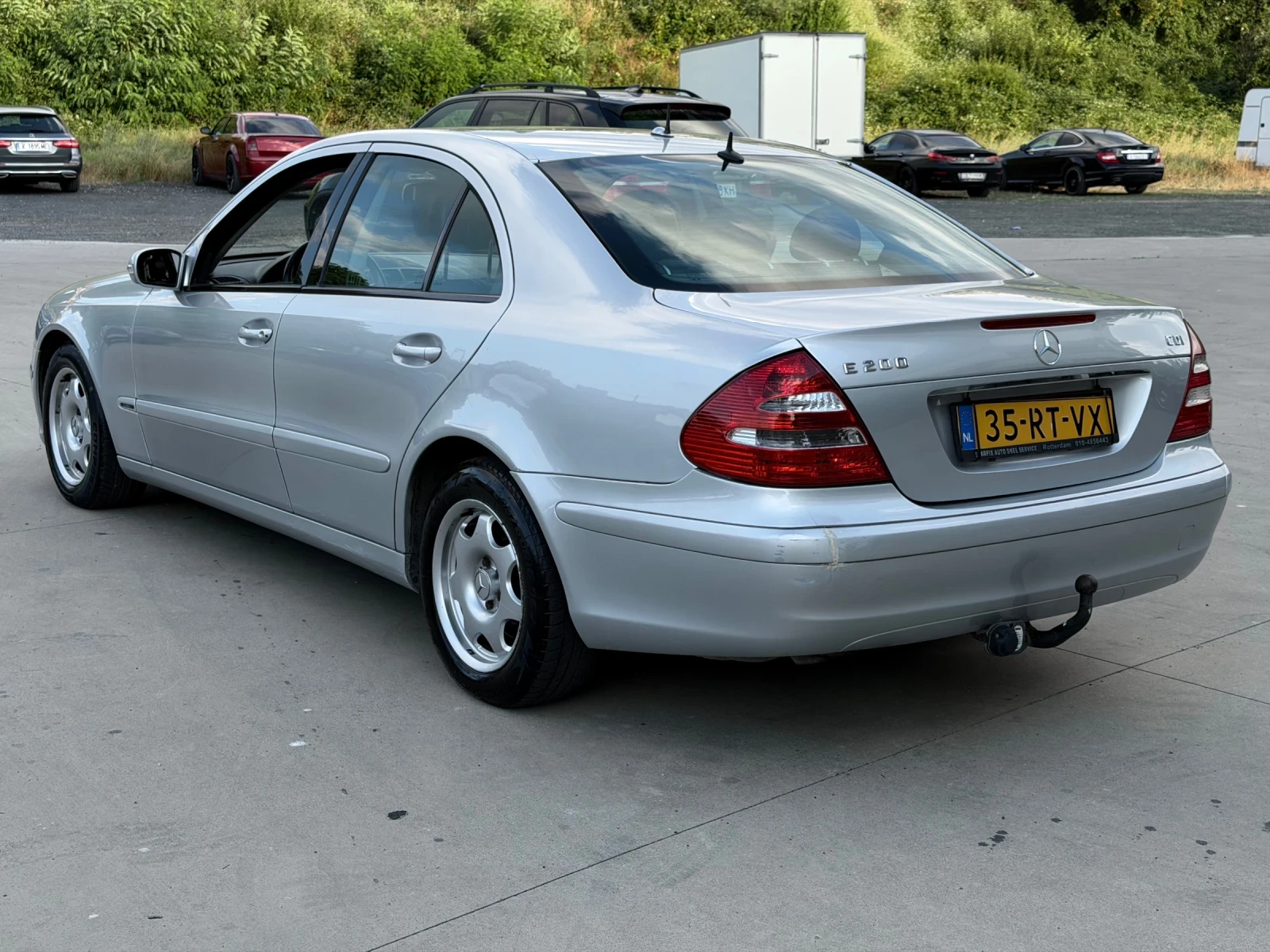 Mercedes-Benz E 220 Автоматик/Кожа/Климатроник, снимка 4 - Автомобили и джипове - 55290638