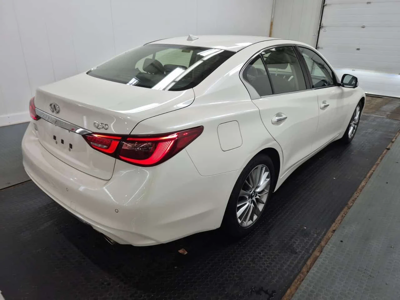 Infiniti Q50 * LUXE * CARFAX * БЕЗ ПЪРВОНАЧАЛНА ВНОСКА, снимка 3 - Автомобили и джипове - 55475477