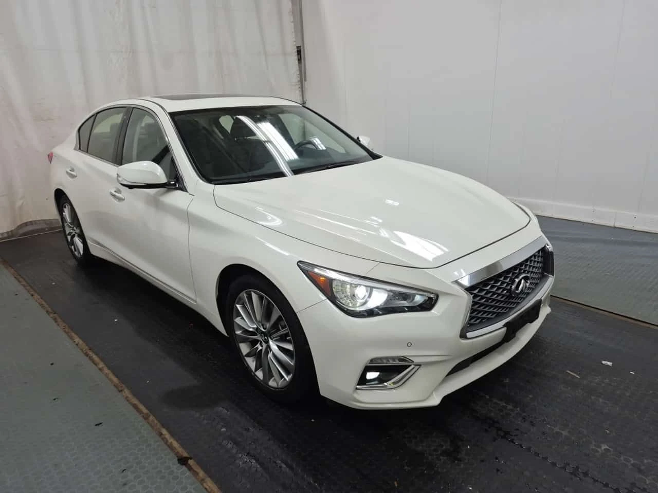 Infiniti Q50 * LUXE * CARFAX * БЕЗ ПЪРВОНАЧАЛНА ВНОСКА, снимка 2 - Автомобили и джипове - 55475477