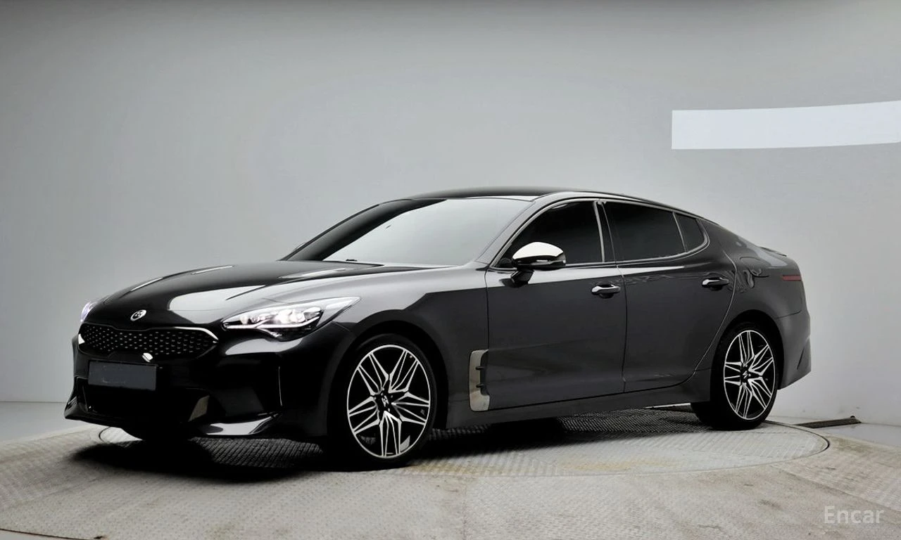 Kia Stinger 3.3* GT* ПОДГРЕВ* ОБДУХВАНЕ* ХЕДЪП* КАМЕРА* КЕЙЛЕС, снимка 3 - Автомобили и джипове - 55624466