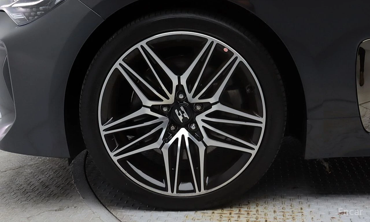 Kia Stinger 3.3* GT* ПОДГРЕВ* ОБДУХВАНЕ* ХЕДЪП* КАМЕРА* КЕЙЛЕС, снимка 5 - Автомобили и джипове - 55624466