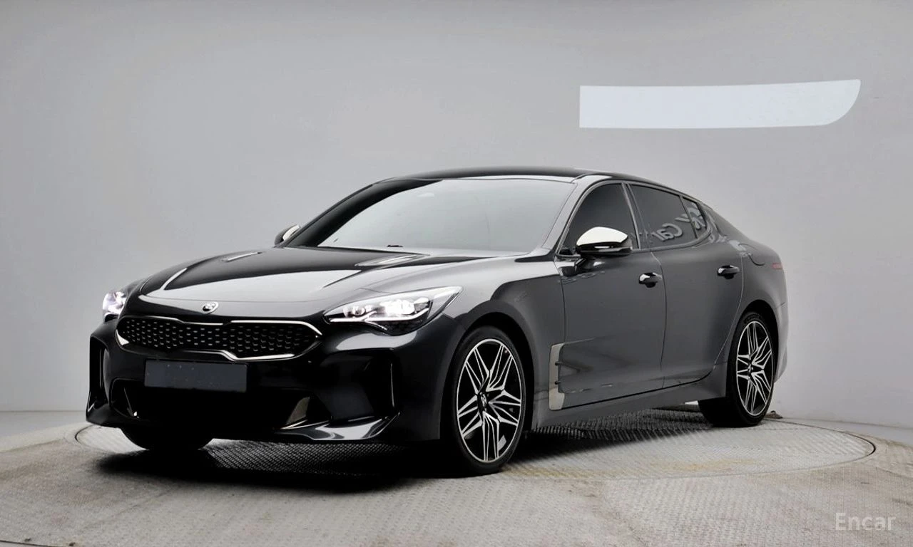 Kia Stinger 3.3* GT* ПОДГРЕВ* ОБДУХВАНЕ* ХЕДЪП* КАМЕРА* КЕЙЛЕС