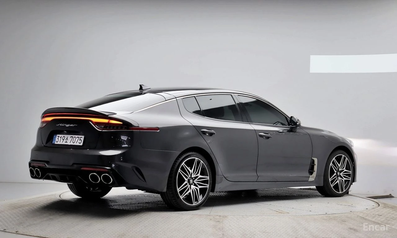 Kia Stinger 3.3* GT* ПОДГРЕВ* ОБДУХВАНЕ* ХЕДЪП* КАМЕРА* КЕЙЛЕС, снимка 4 - Автомобили и джипове - 55624466