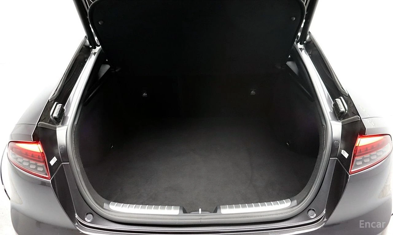 Kia Stinger 3.3* GT* ПОДГРЕВ* ОБДУХВАНЕ* ХЕДЪП* КАМЕРА* КЕЙЛЕС, снимка 16 - Автомобили и джипове - 55624466