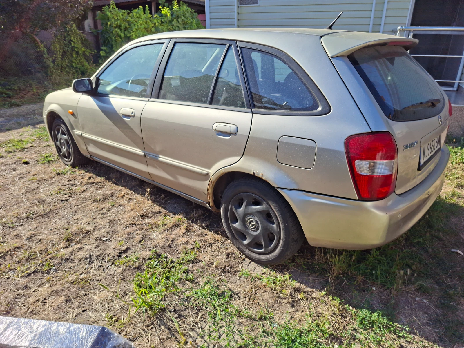 Mazda 323, снимка 3 - Автомобили и джипове - 55695455