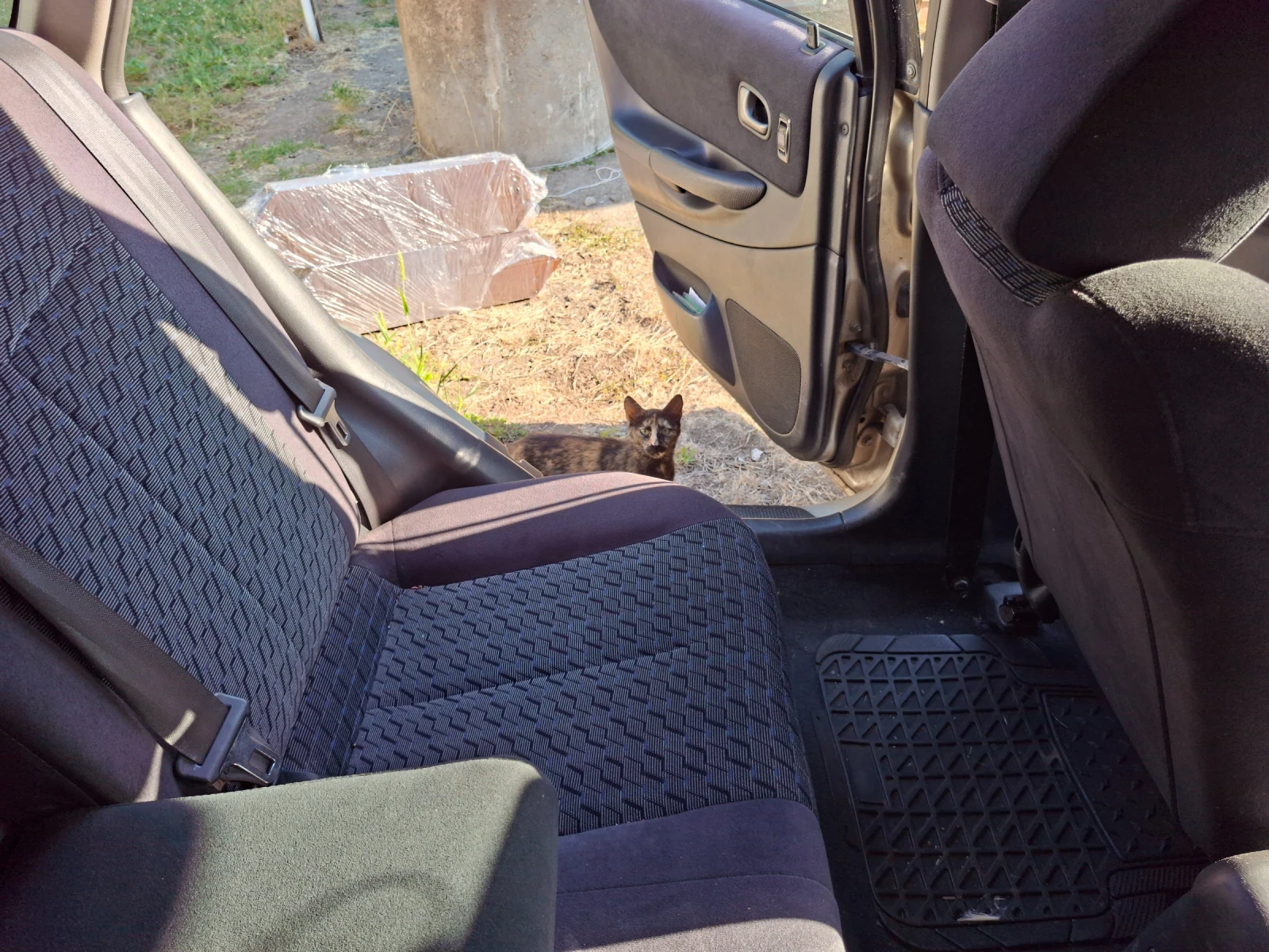 Mazda 323, снимка 7 - Автомобили и джипове - 55695455