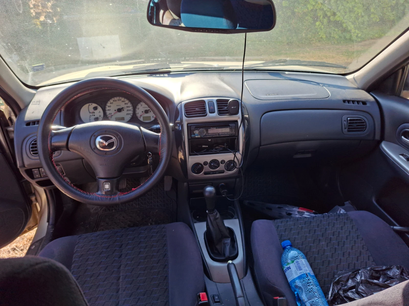 Mazda 323, снимка 2 - Автомобили и джипове - 55695455