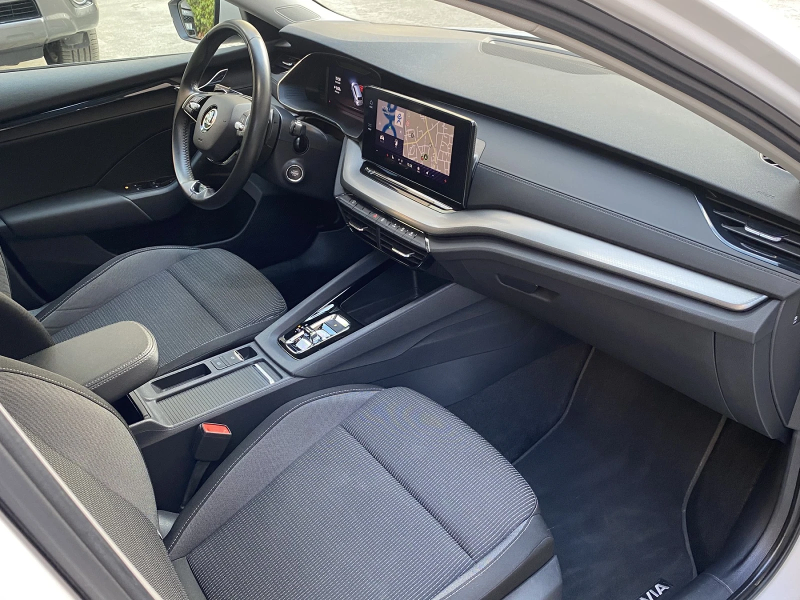 Skoda Octavia 2.0 TDI/ DSG/ Ambition, снимка 11 - Автомобили и джипове - 55903089