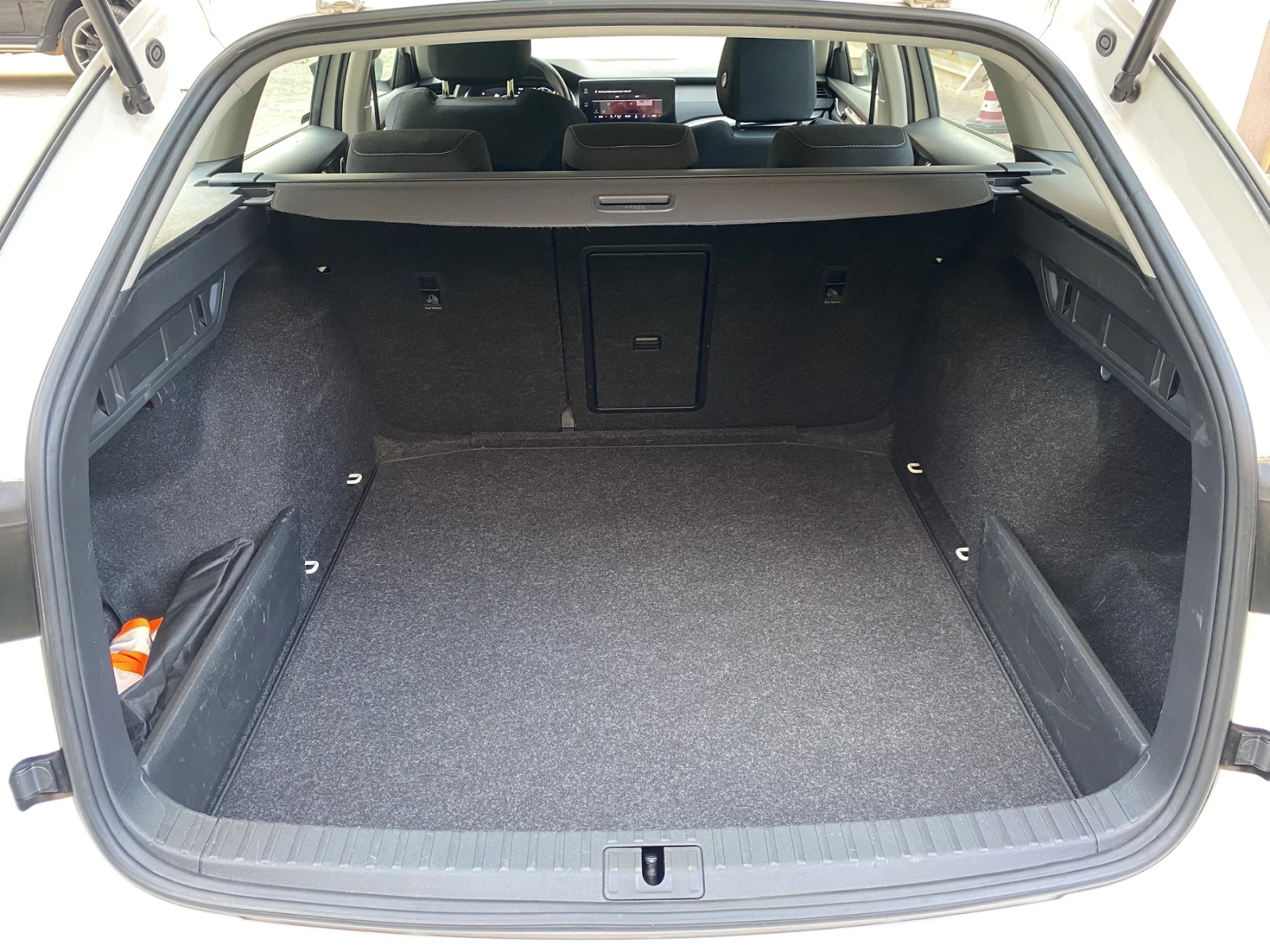 Skoda Octavia 2.0 TDI/ DSG/ Ambition, снимка 14 - Автомобили и джипове - 55903089