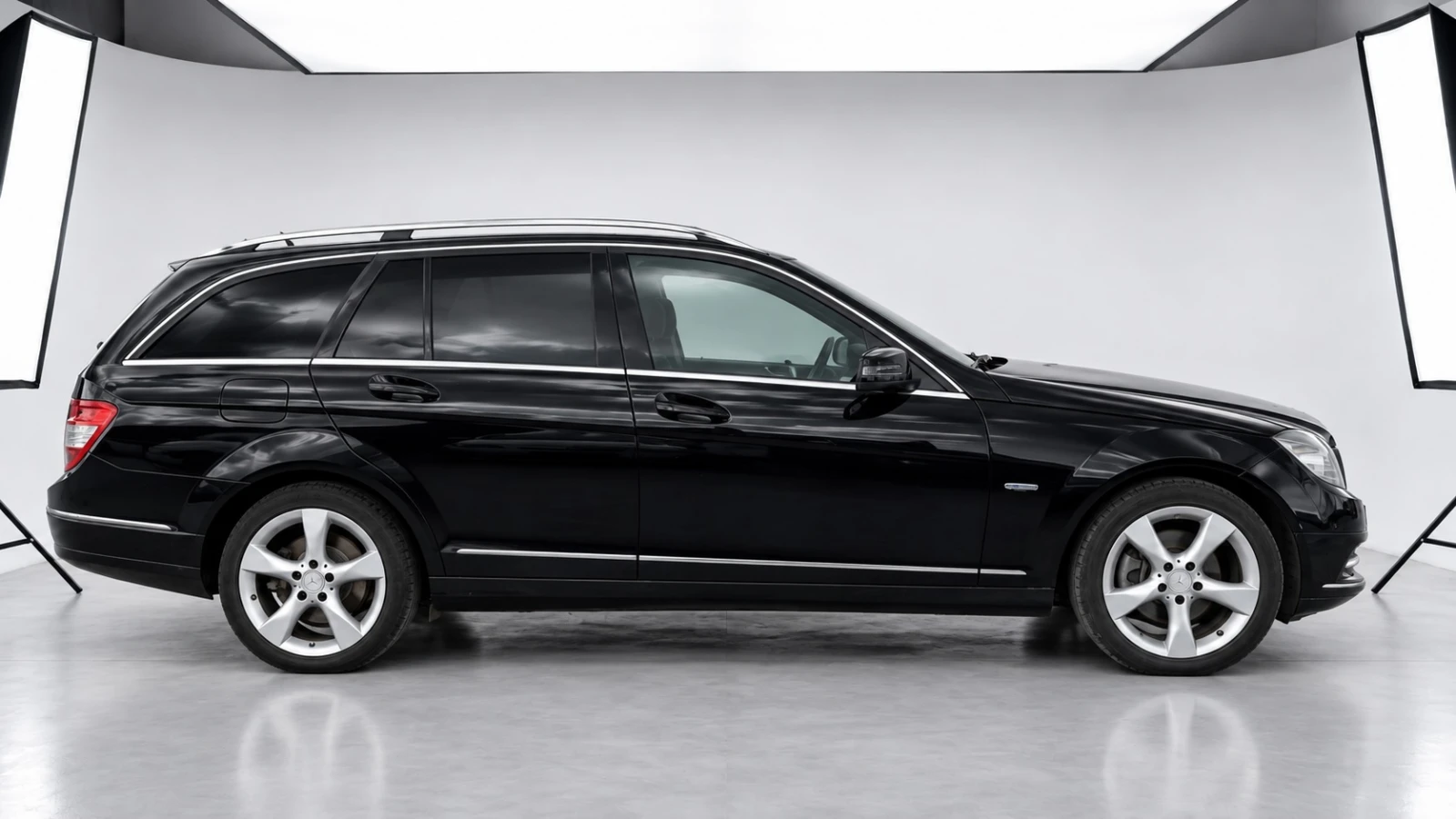 Mercedes-Benz C 220 Avantgarde, снимка 3 - Автомобили и джипове - 56136348