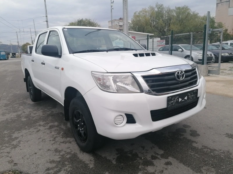 Toyota Hilux 2.5 D4D 4x4, снимка 2 - Автомобили и джипове - 45858136