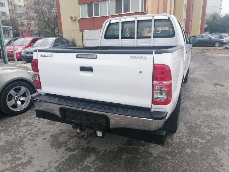 Toyota Hilux 2.5 D4D 4x4, снимка 4 - Автомобили и джипове - 45858136