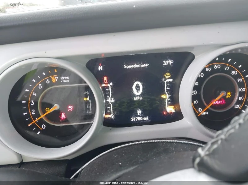 Jeep Gladiator 3.6L V-6 DOHC, VVT, 285HP 4X4 Drive, снимка 12 - Автомобили и джипове - 52938684