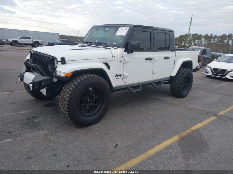 Jeep Gladiator 3.6L V-6 DOHC, VVT, 285HP 4X4 Drive, снимка 2 - Автомобили и джипове - 52938684