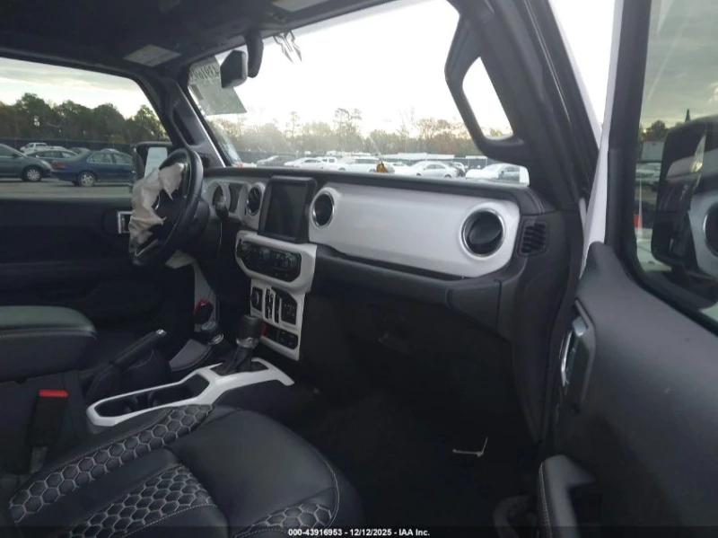 Jeep Gladiator 3.6L V-6 DOHC, VVT, 285HP 4X4 Drive, снимка 10 - Автомобили и джипове - 52938684