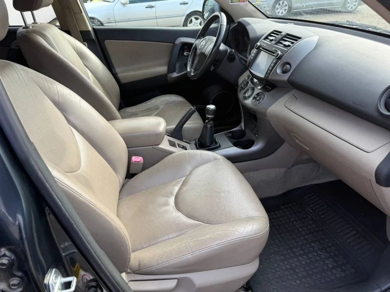 Toyota Rav4 2.2 D4D/177cc, снимка 13 - Автомобили и джипове - 53336300