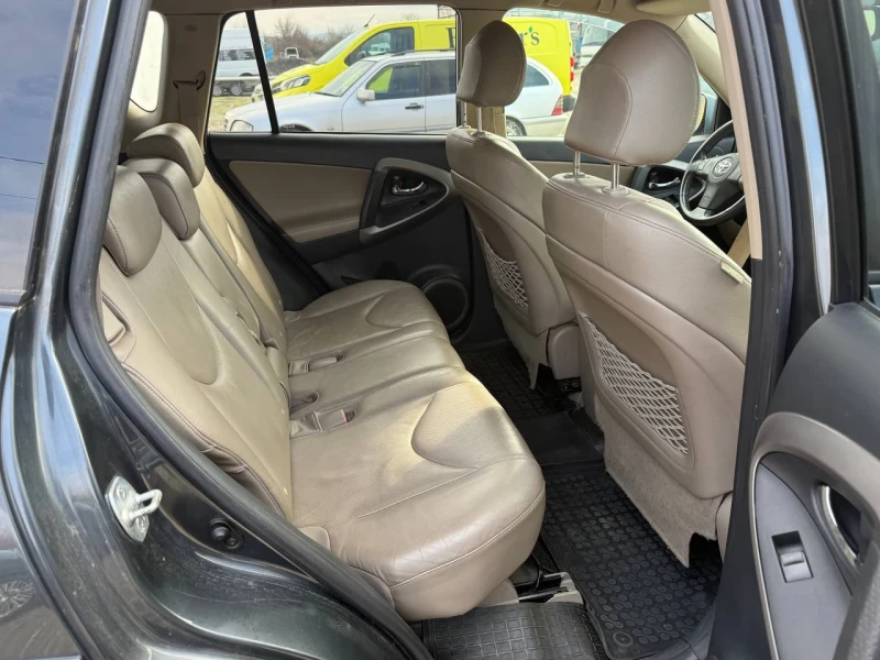 Toyota Rav4 2.2 D4D/177cc, снимка 15 - Автомобили и джипове - 53336300