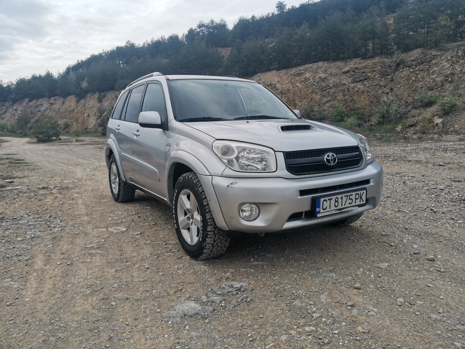 Toyota Rav4 2.0 D-4D, снимка 3 - Автомобили и джипове - 54211232