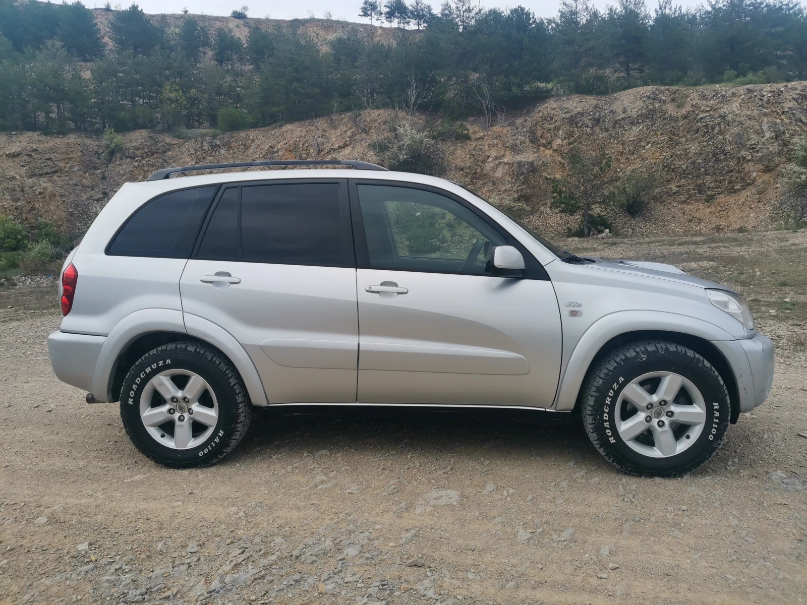 Toyota Rav4 2.0 D-4D, снимка 4 - Автомобили и джипове - 54211232