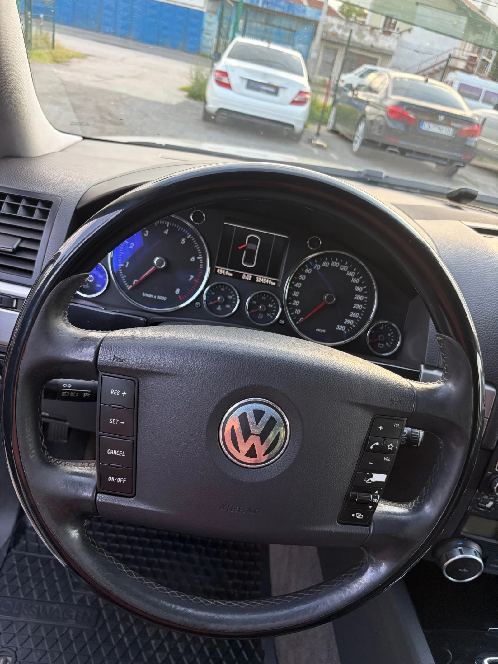 VW Touareg Individual, снимка 9 - Автомобили и джипове - 54815294