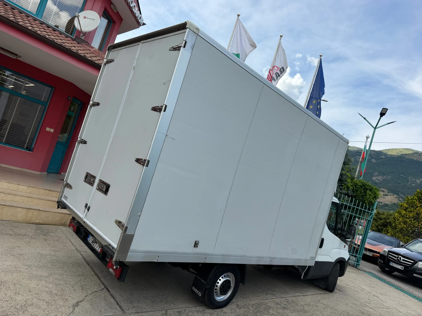 Iveco Daily 35S16* Климатроник* 4.20 метра фургон, снимка 11 - Бусове и автобуси - 55207272