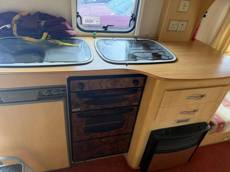 Каравана Bailey, снимка 7 - Каравани и кемпери - 52891475