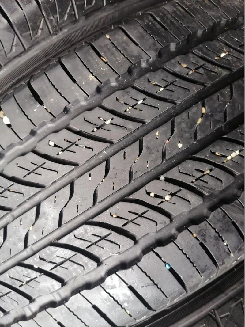 Гуми Всесезонни 235/60R17, снимка 3 - Гуми и джанти - 31789176