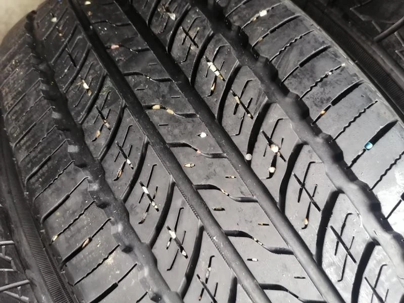 Гуми Всесезонни 235/60R17, снимка 4 - Гуми и джанти - 31789176