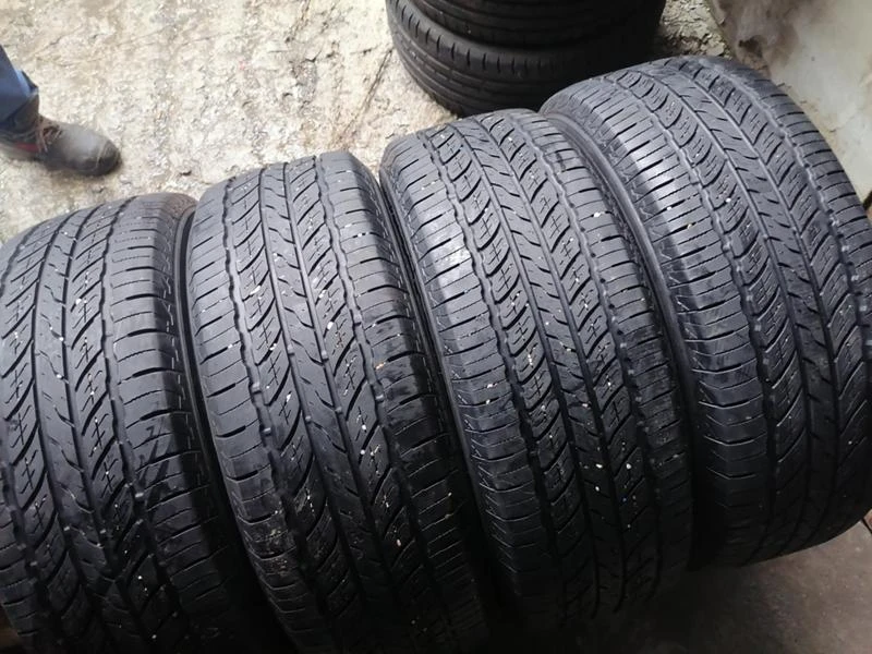 Гуми Всесезонни 235/60R17, снимка 2 - Гуми и джанти - 31789176