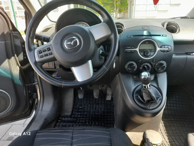 Mazda 2, снимка 2 - Автомобили и джипове - 47808879