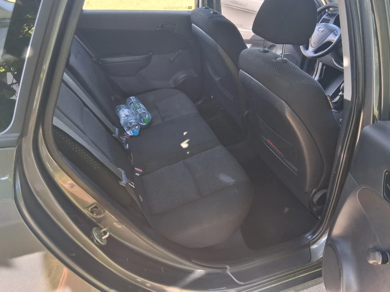 Hyundai I30 1.6 CRDI, снимка 10 - Автомобили и джипове - 53241159