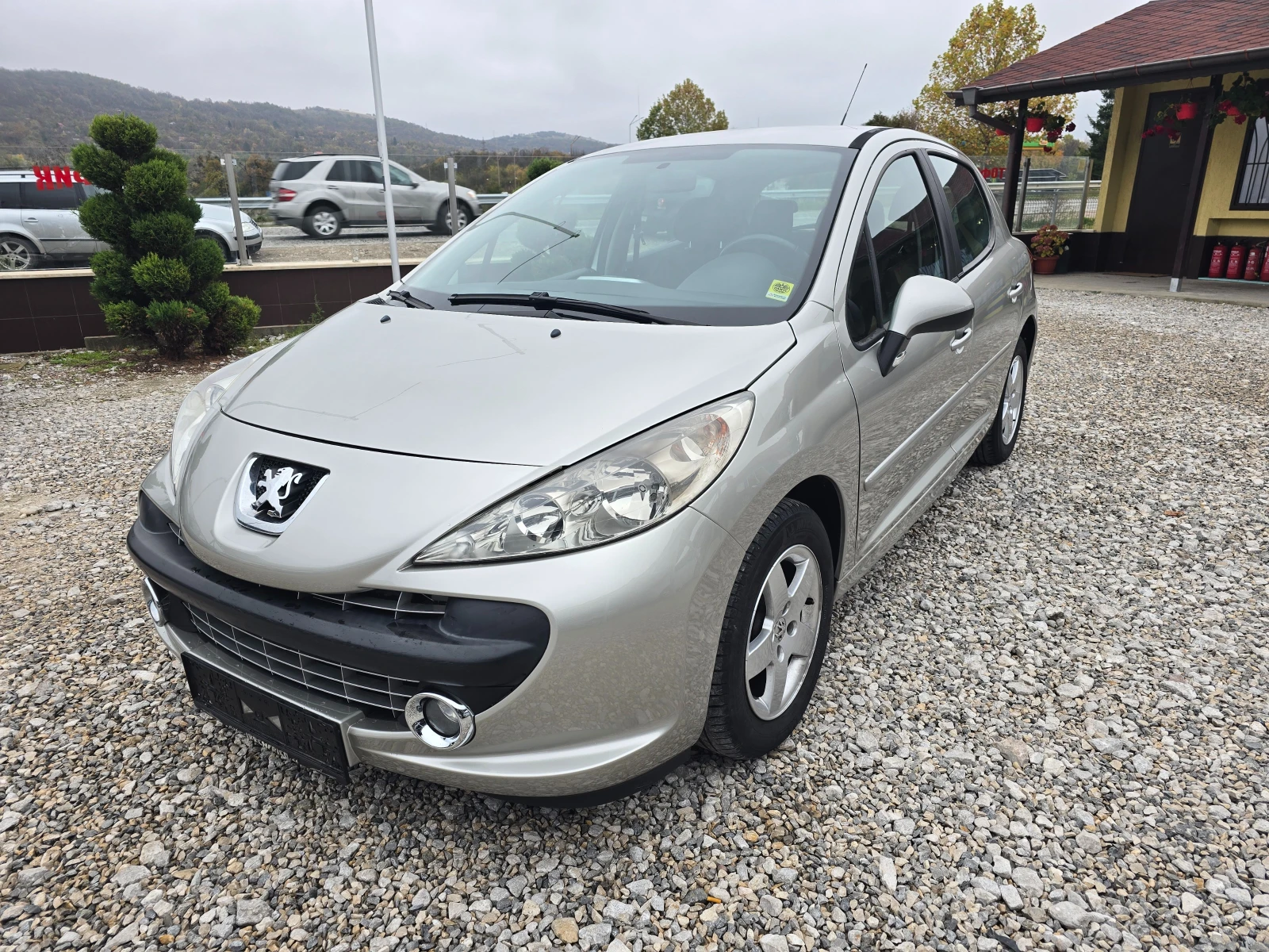 Peugeot 207 1.4 БЕНЗИН ! ! РЕАЛНИ КИЛОМЕТРИ, снимка 1