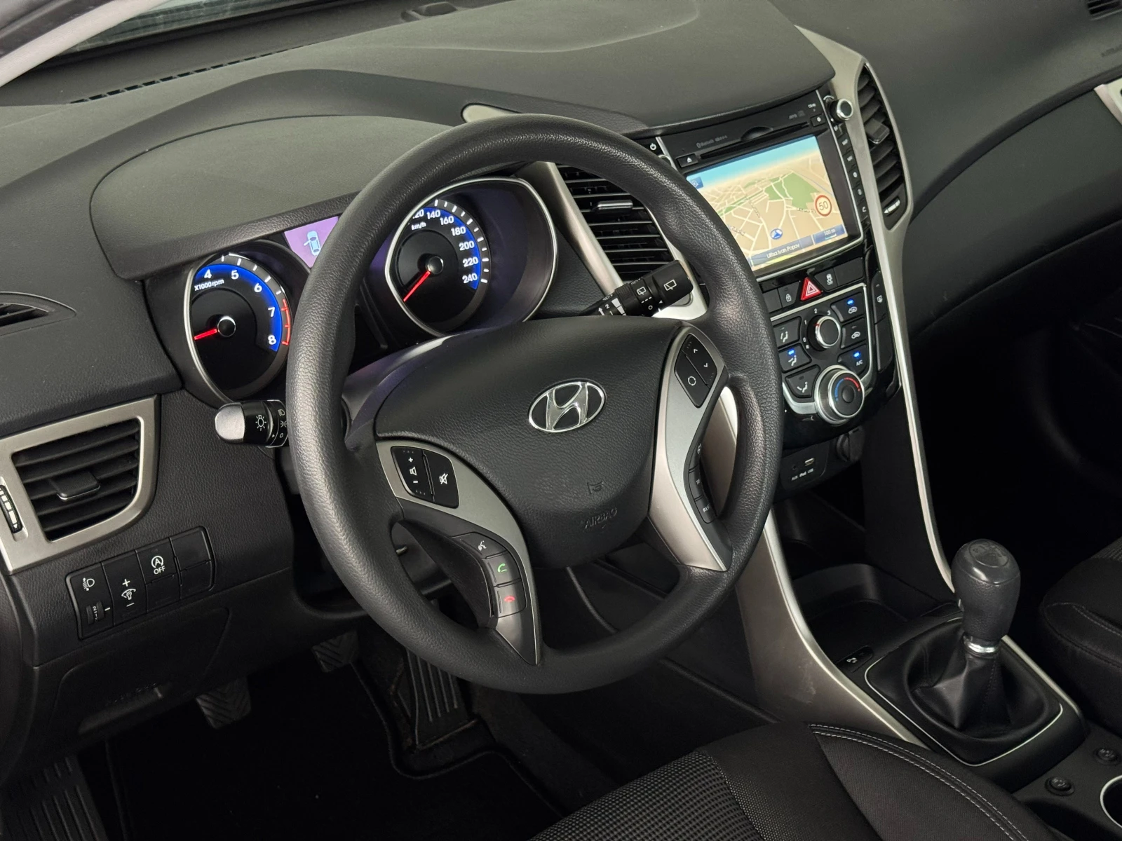 Hyundai I30 1.4i* 73.000КМ* С ПЪЛНА ИСТОРИЯ В ХЮНДАЙ - изображение 7
