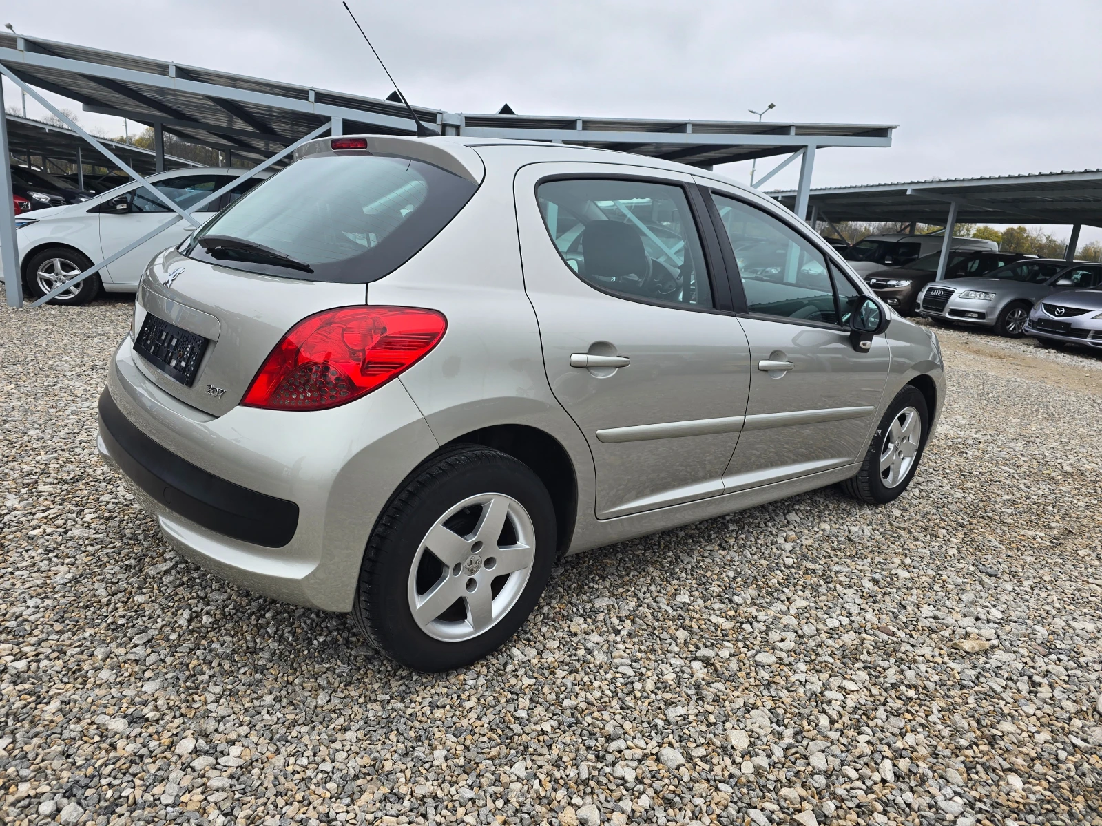 Peugeot 207 1.4 БЕНЗИН ! ! РЕАЛНИ КИЛОМЕТРИ - изображение 5