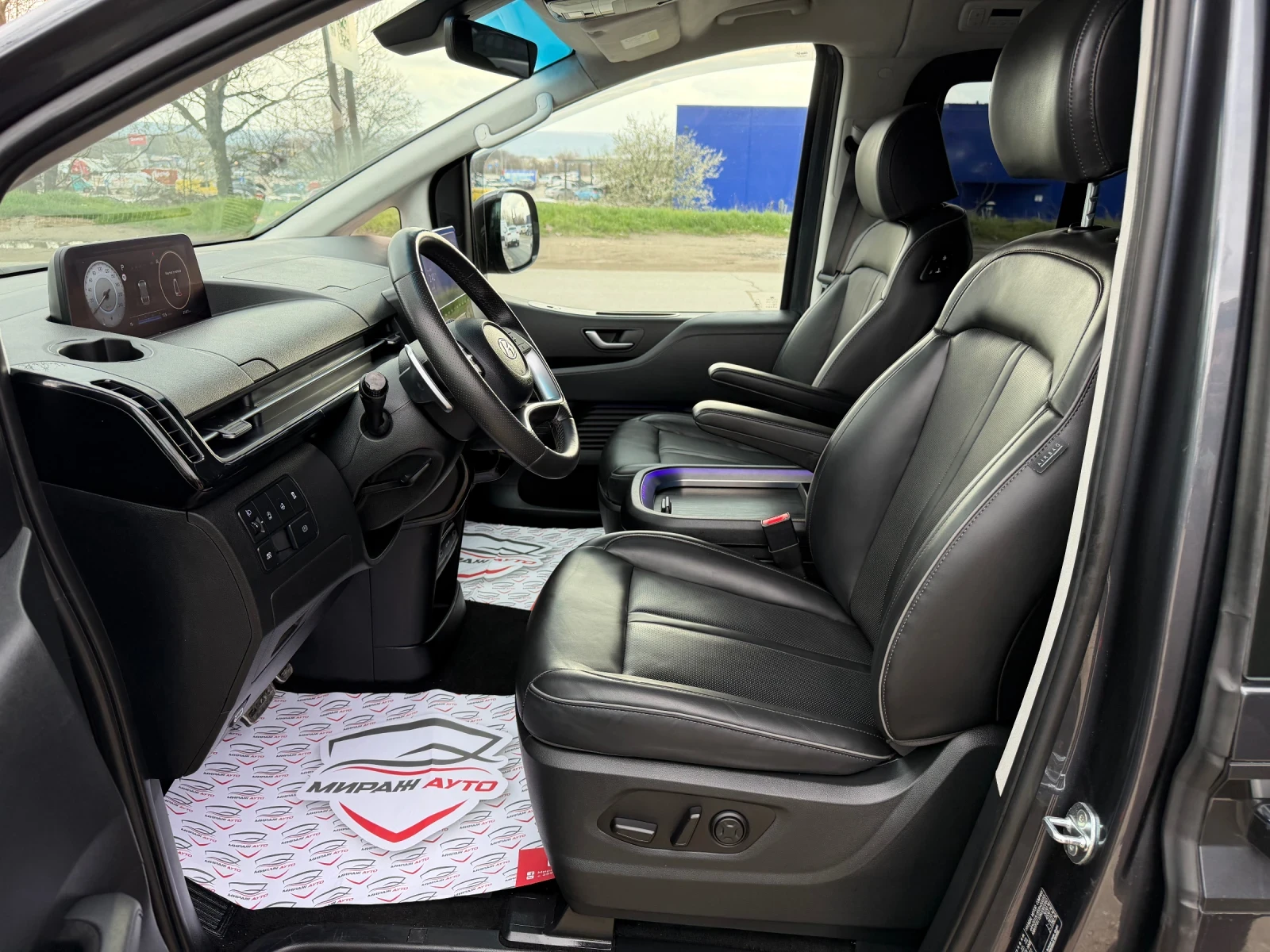 Hyundai Staria PREMIUM* 4x4* 31500km* , снимка 9 - Автомобили и джипове - 54147392