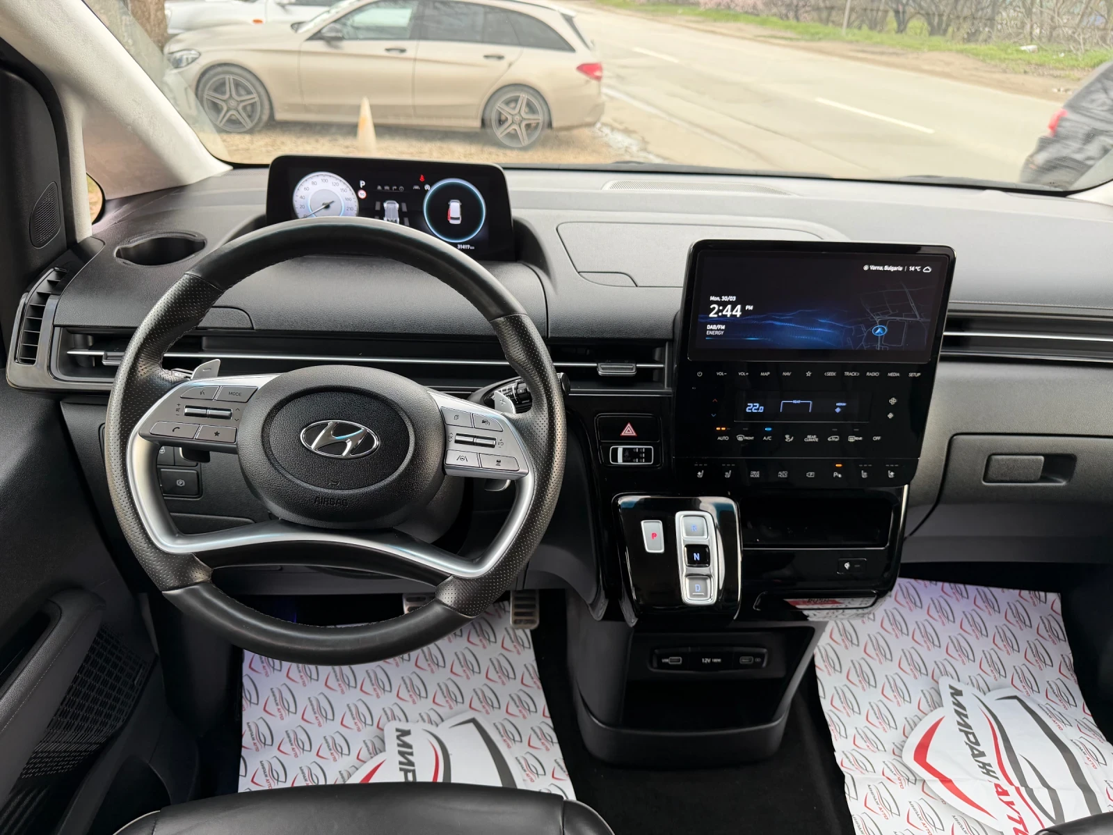 Hyundai Staria PREMIUM* 4x4* 31500km* , снимка 12 - Автомобили и джипове - 54147392