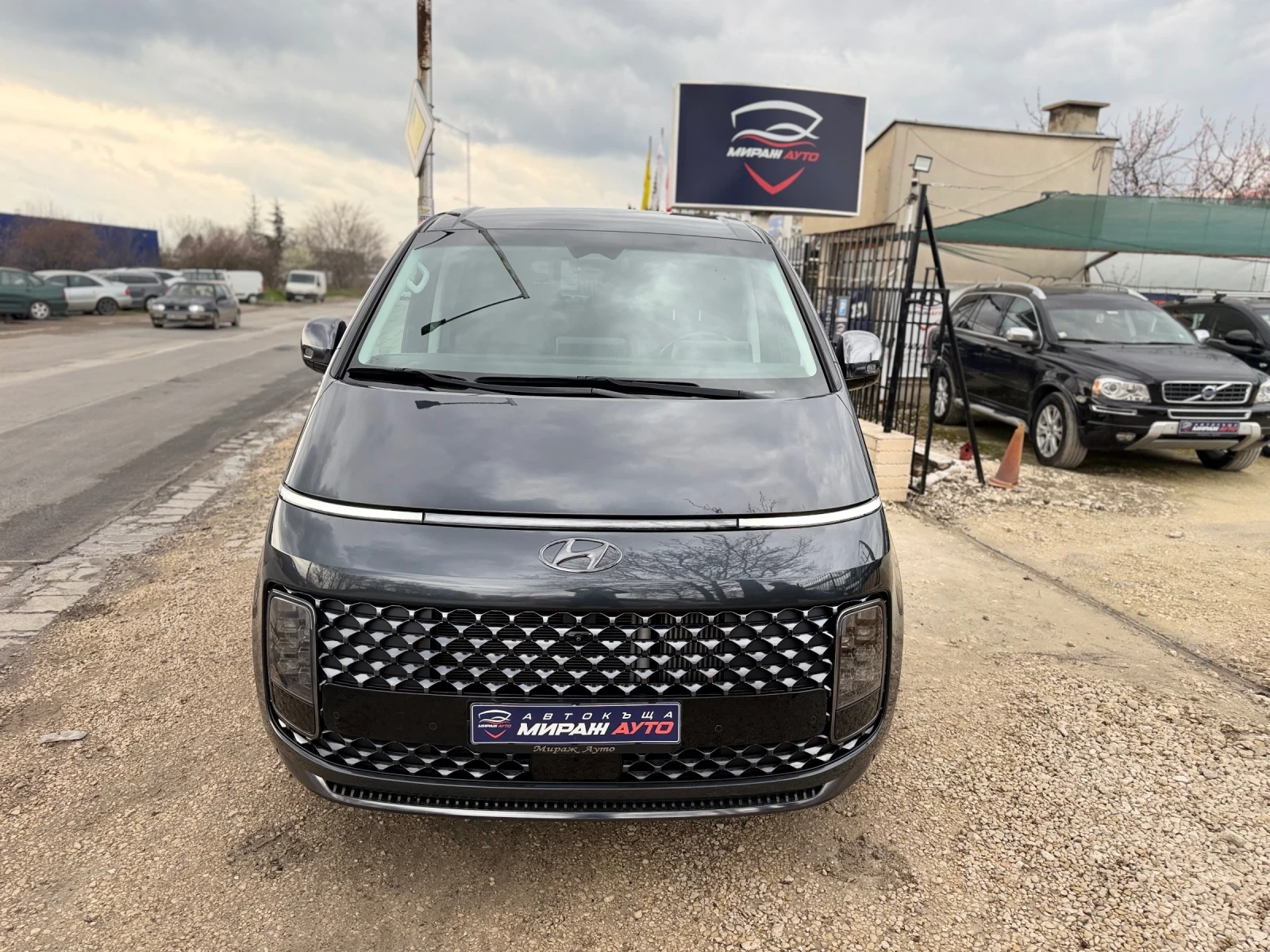 Hyundai Staria PREMIUM* 4x4* 31500km* , снимка 2 - Автомобили и джипове - 54147392