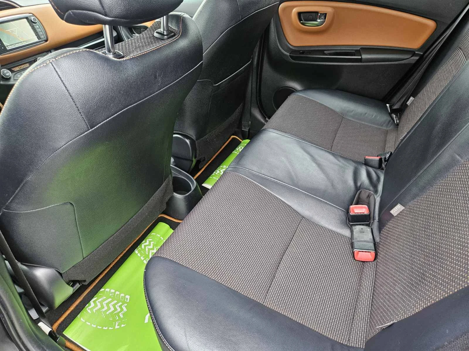 Toyota Yaris 1.3 LOUNGE FACELIFT, снимка 8 - Автомобили и джипове - 54265876