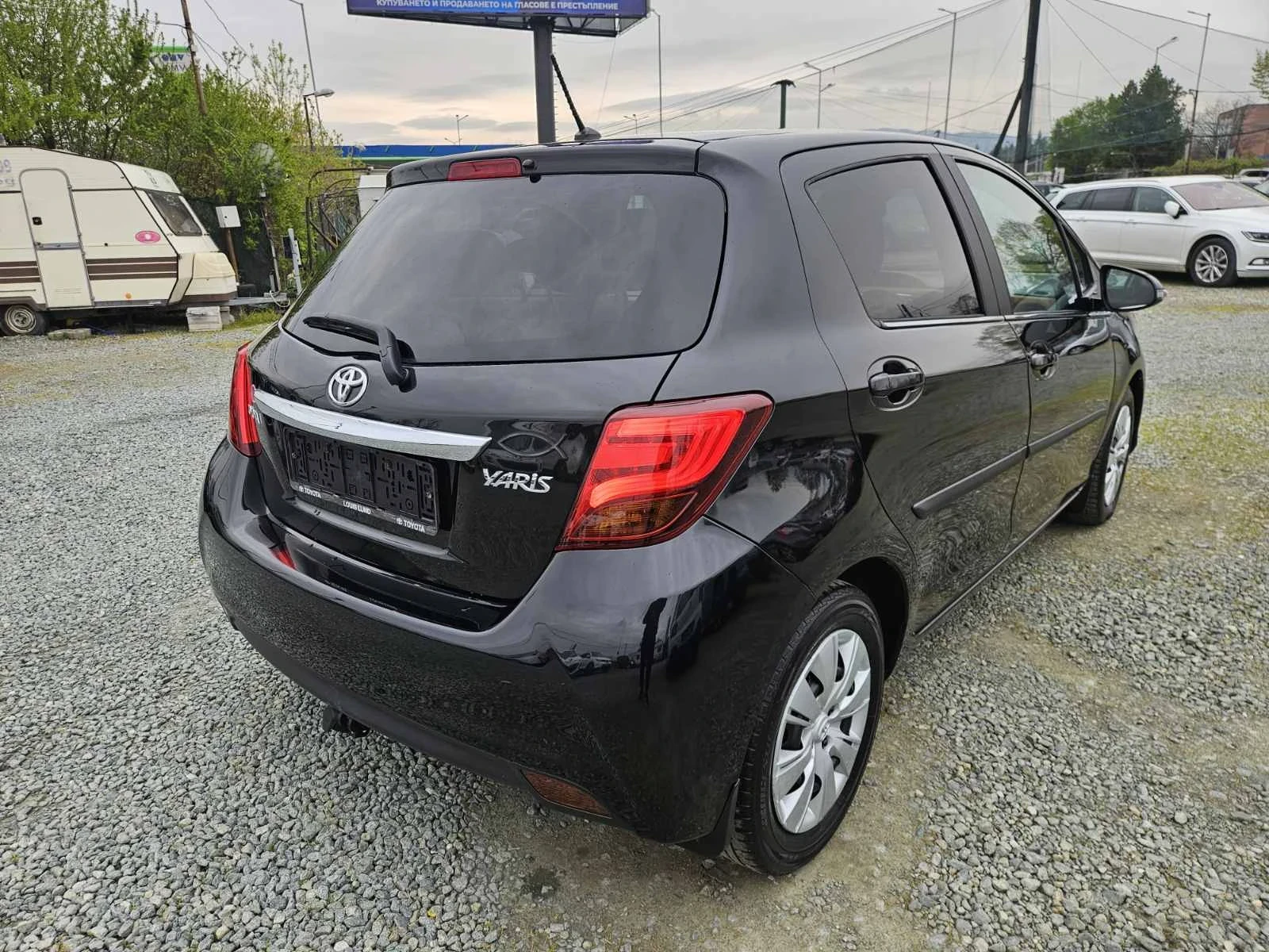 Toyota Yaris 1.3 LOUNGE FACELIFT, снимка 5 - Автомобили и джипове - 54265876