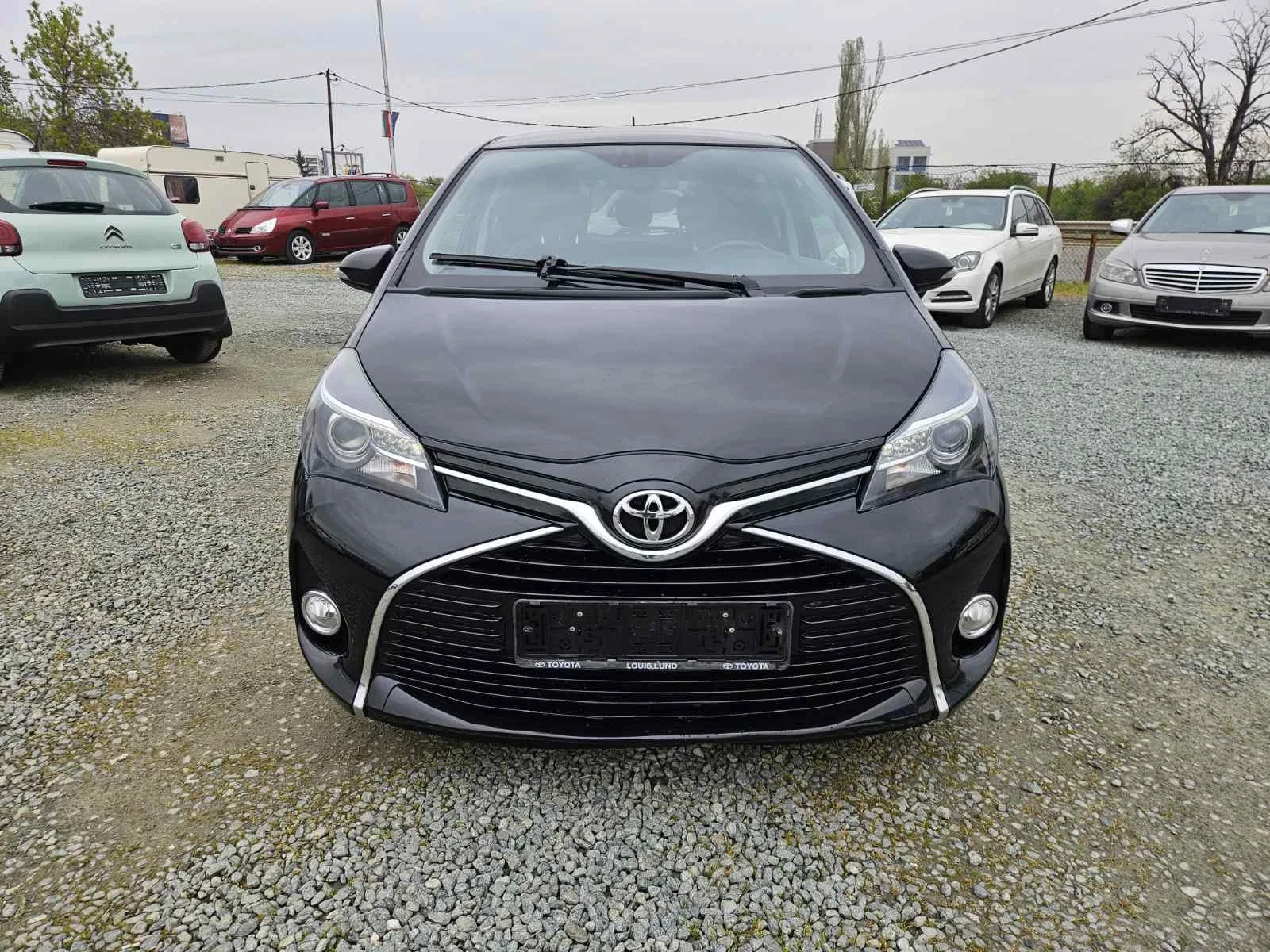 Toyota Yaris 1.3 LOUNGE FACELIFT, снимка 2 - Автомобили и джипове - 54265876